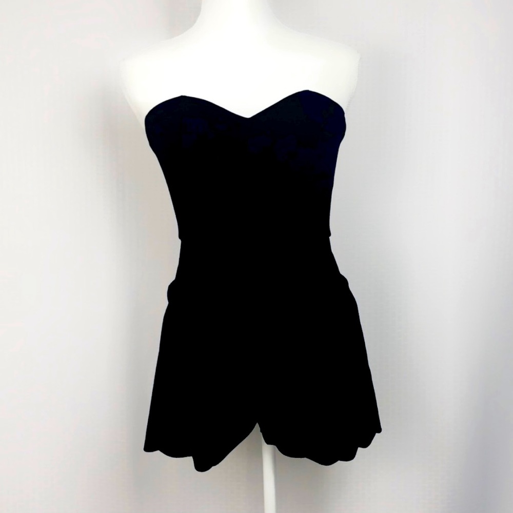 NWT Black Strapless Scallop Trim Romper (Small)